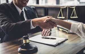 כמה עולה עורך דין פלילי?